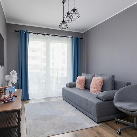 Comfy Apartment Pachonskiego With Parking In Krakow By Noclegi Renters المظهر الخارجي الصورة