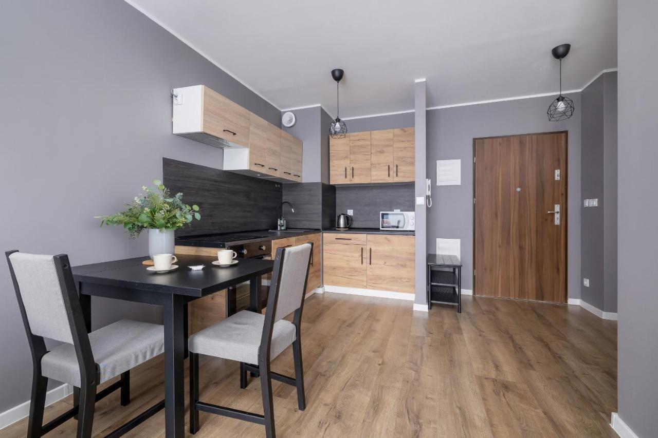 Comfy Apartment Pachonskiego With Parking In Krakow By Noclegi Renters المظهر الخارجي الصورة