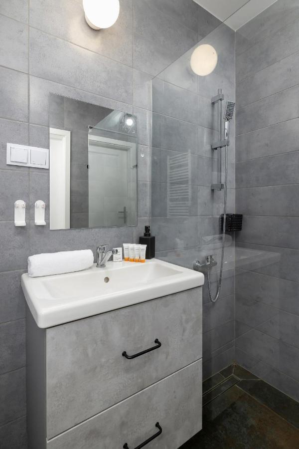 Comfy Apartment Pachonskiego With Parking In Krakow By Noclegi Renters المظهر الخارجي الصورة
