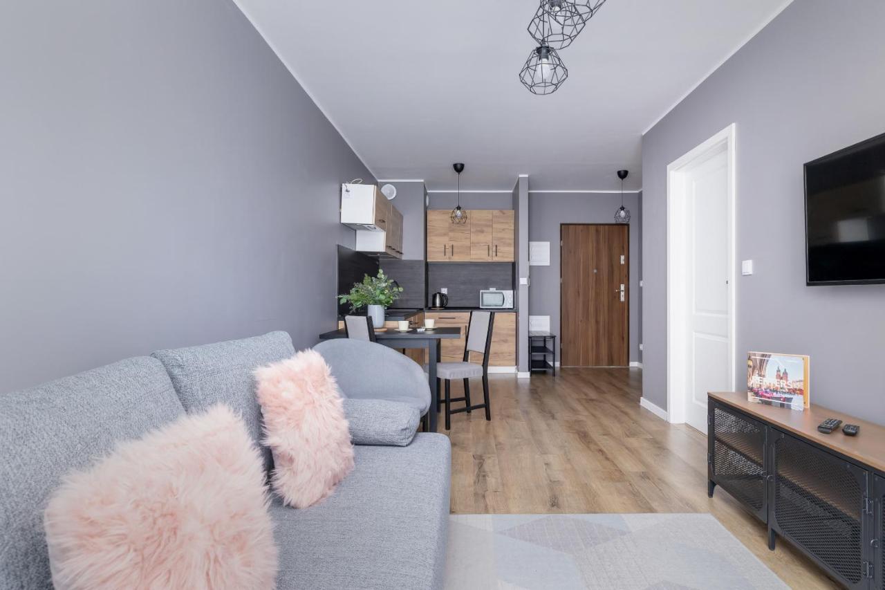 Comfy Apartment Pachonskiego With Parking In Krakow By Noclegi Renters المظهر الخارجي الصورة